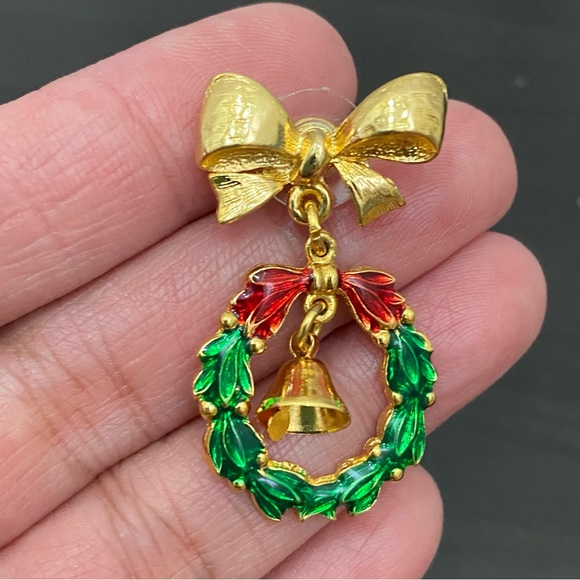 Vintage Unsigned Bow Holiday Wreath with Dangling Bell Christmas Earrings - Picture 10 of 12